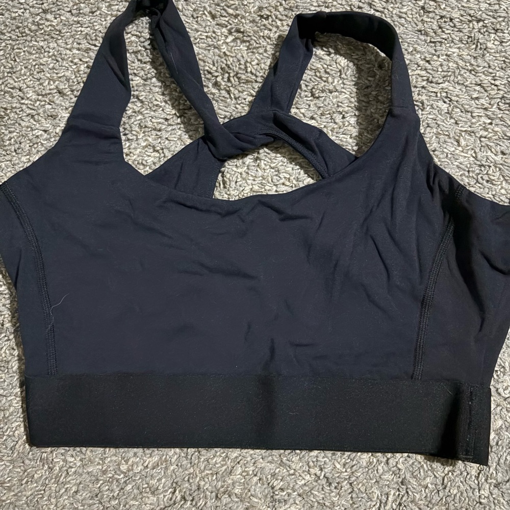 Black Seamless Racerback Sports Bra